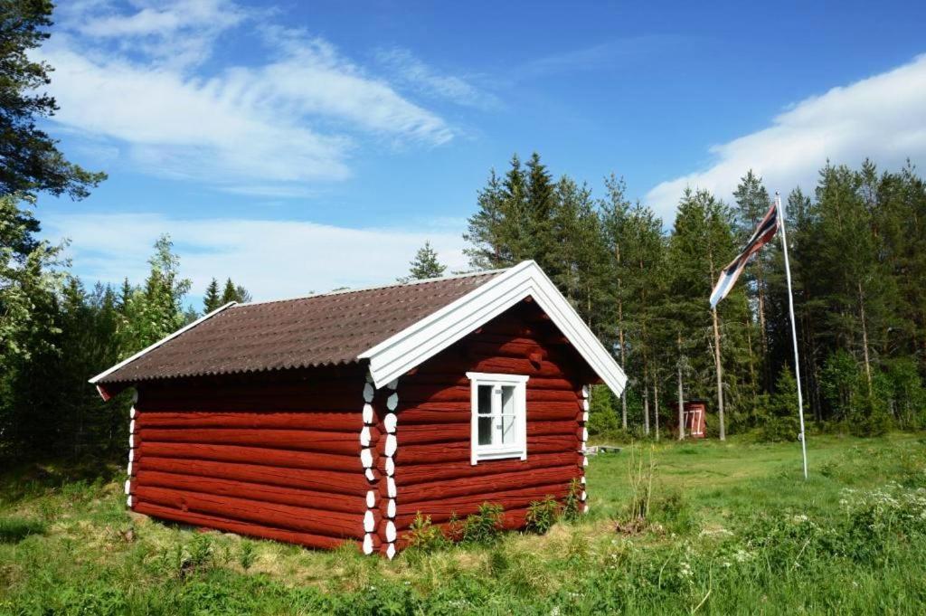 Hytte Anno 1721 Uten Internett, Strom, Vann - Men Med Rodmalt Utedo Ljordal Exterior photo